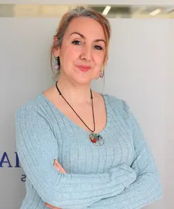 Jessica Jiménez, profesional especializada en la evaluación de vehículos para desguace en Tarragona